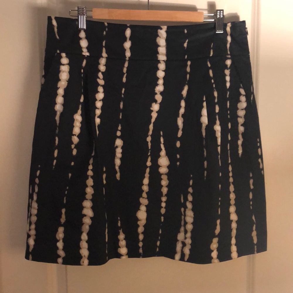 Ann Taylor Above knee Skirt in Black and Champagne